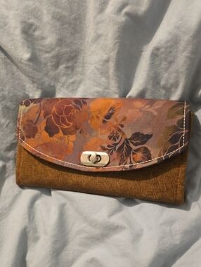 Floral Print Turn-Lock Clutch Wallet